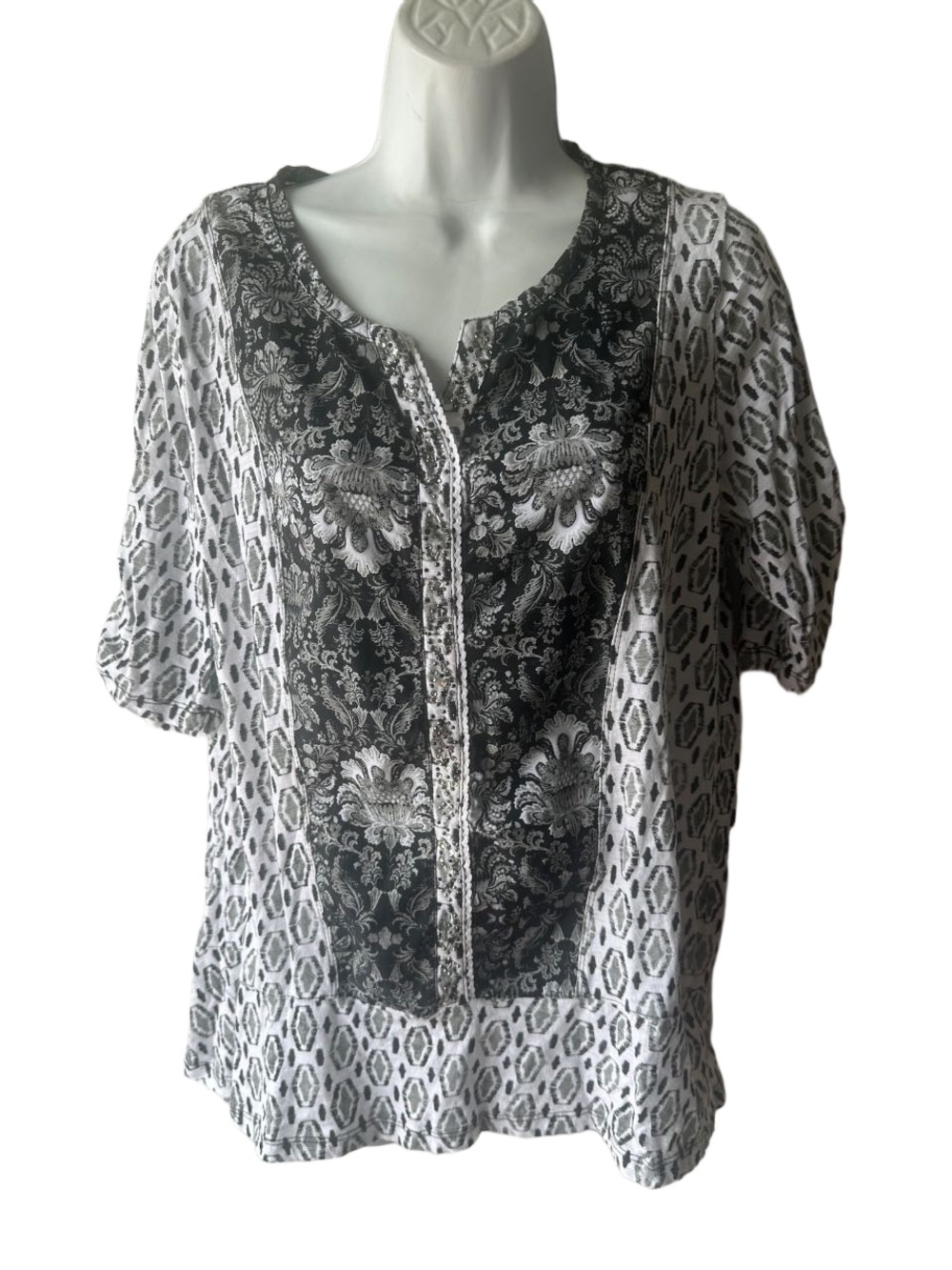 Onque Casual Women's XL Mixed Print Split-Neck Top Black White Boho